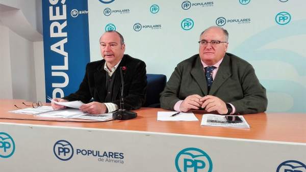 Rodríguez-Comendador y Gonzálvez, en rueda de prensa Rodríguez-Comendador y Gonzálvez, en rueda de prensa