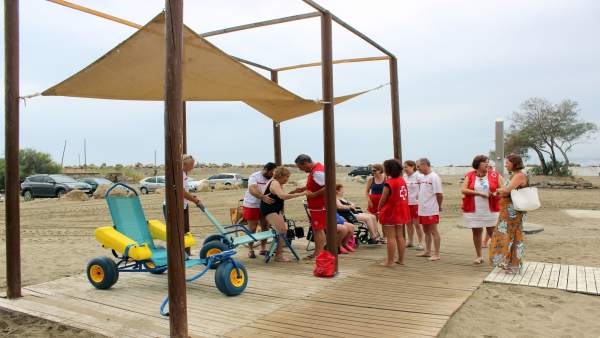 Estepona amplía el número de zonas de sombra para discapacitados Estepona amplía el número de zonas de sombra para discapacitados