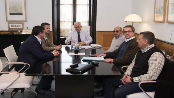 Jiménez Barrios reunido con trabajadores Base de Rota Jiménez Barrios reunido con trabajadores Base de Rota