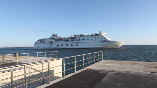 Ferry de la naviera Armas que une Huelva con Canarias Ferry de la naviera Armas que une Huelva con Canarias