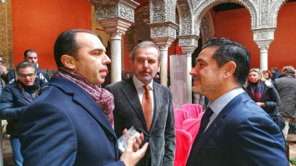 Millán en la presentación de las casas palacio. Millán en la presentación de las casas palacio.