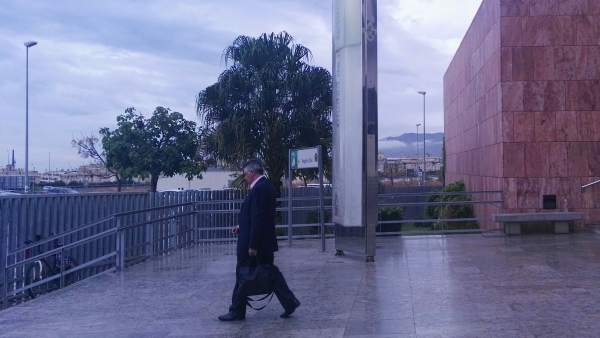 Roca saliendo del juzgado en régimen de autogobierno Roca saliendo del juzgado en régimen de autogobierno