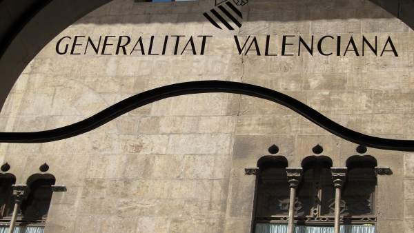 Dani Nebot i Nacho Lavernia redissenyen el logotip de la Generalitat Valenciana per a celebrar el seu 600 aniversari Dani Nebot i Nacho Lavernia redissenyen el logotip de la Generalitat Valenciana per a celebrar el seu 600 aniversari