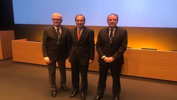 Valentín Vallhonrat, Alfonso Sánchez-Tabernero y Rafael Levenfeld. Valentín Vallhonrat, Alfonso Sánchez-Tabernero y Rafael Levenfeld.