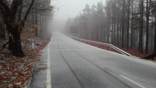 Carretera de la cumbre de Gran Canaria con hielo Carretera de la cumbre de Gran Canaria con hielo