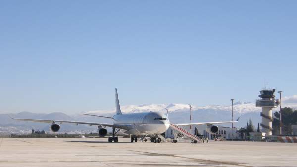El aeropuerto de Granada acoge el aterrizaje de un Airbus 340 El aeropuerto de Granada acoge el aterrizaje de un Airbus 340
