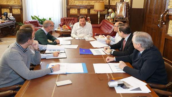 Reunión sobre la reordenación de líneas de Auvasa Reunión sobre la reordenación de líneas de Auvasa