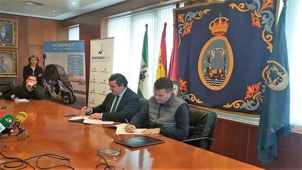 Zona Franca y Torrot firman acuerdo para instalarse en Cádiz Zona Franca y Torrot firman acuerdo para instalarse en Cádiz