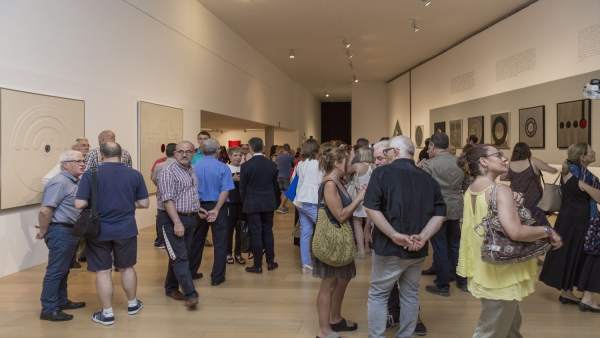 Público en la inauguración de una exposición del IVAM Público en la inauguración de una exposición del IVAM
