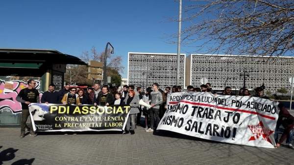 Protesta por las condiciones del profesorado asociado de la UV Protesta por las condiciones del profesorado asociado de la UV