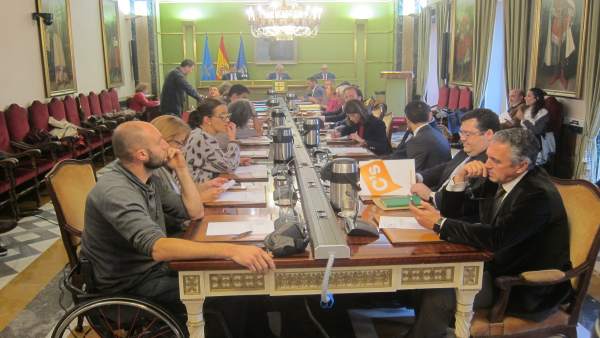 Pleno extraordinario del Ayuntamiento de Oviedo. Pleno extraordinario del Ayuntamiento de Oviedo.