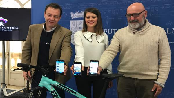 La aplicación 'Almería en Bici' ya está disponible para teléfonos Ios y Android. La aplicación 'Almería en Bici' ya está disponible para teléfonos Ios y Android.