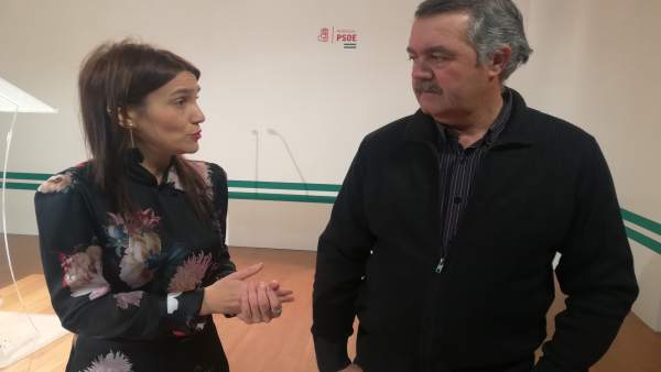 Olga Manzano denuncia en rueda de prensa un caso de transfuguismo en Albuñuelas Olga Manzano denuncia en rueda de prensa un caso de transfuguismo en Albuñuelas