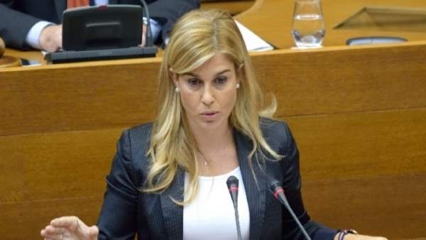 Eva Ortiz durante una de sus intervenciones en las Corts. Archivo Eva Ortiz durante una de sus intervenciones en las Corts. Archivo