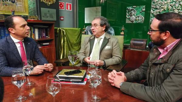 Millán visita la hermandad de la Macarena. Millán visita la hermandad de la Macarena.