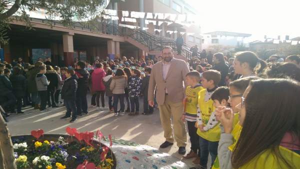 Alumnos celebran el Día Escolar de la Paz y la No Violencia Alumnos celebran el Día Escolar de la Paz y la No Violencia
