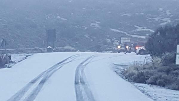Nieve en las carreteras del Teide Nieve en las carreteras del Teide