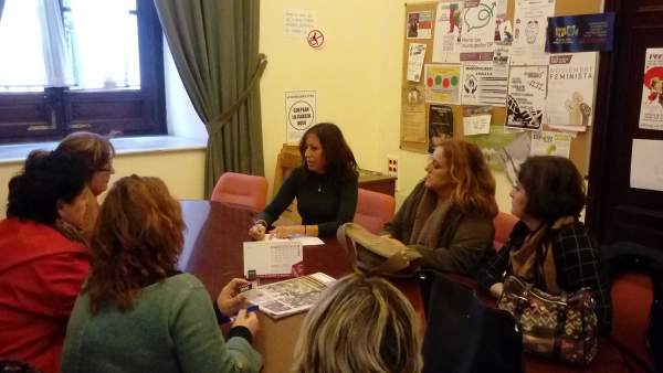Honorato se reúne con la plantilla del refuerzo a la dependencia. Honorato se reúne con la plantilla del refuerzo a la dependencia.