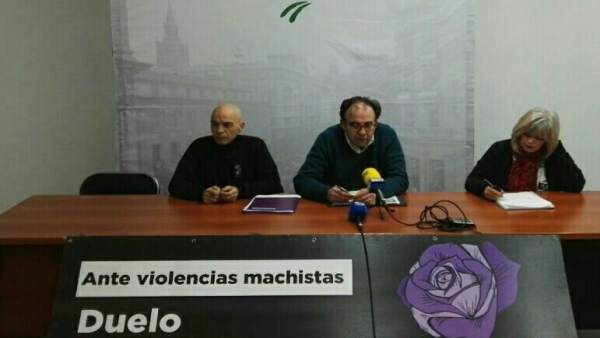 Lucas Martínez (c) analiza la situación de Jaén. Lucas Martínez (c) analiza la situación de Jaén.