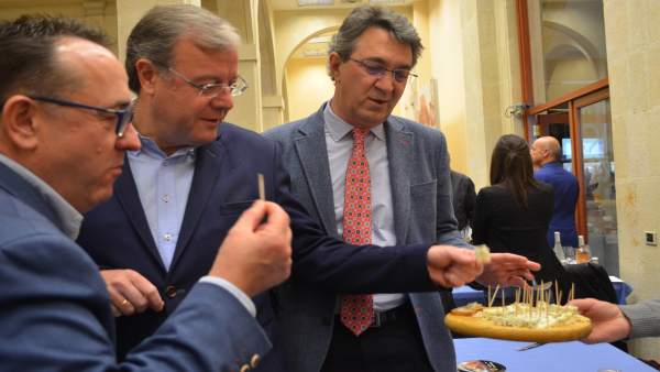 Silván Apuesta Por “Consumir Productos De León” En La Puesta De Largo De La Casa Silván Apuesta Por “Consumir Productos De León” En La Puesta De Largo De La Casa