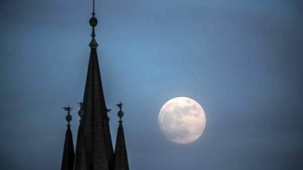 Superluna azul en Praga Superluna azul en Praga