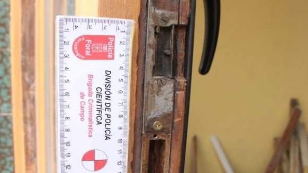 Puerta forzada en una vivienda de Burlada Puerta forzada en una vivienda de Burlada