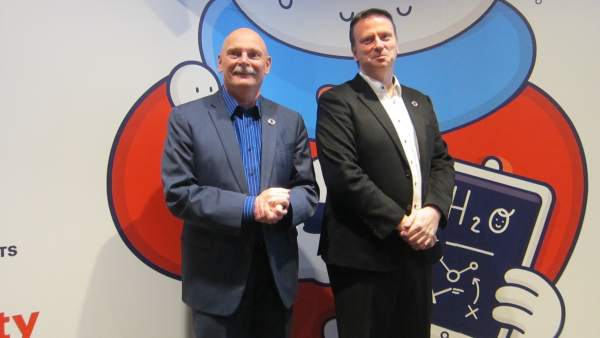 John Hoffman y Michael O'Hara (GSMA). John Hoffman y Michael O'Hara (GSMA).