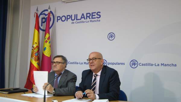 García-Tizón y Bravo en rueda de prensa García-Tizón y Bravo en rueda de prensa