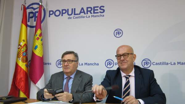 Garcí-Tizón y Bravo en rueda de prensa Garcí-Tizón y Bravo en rueda de prensa