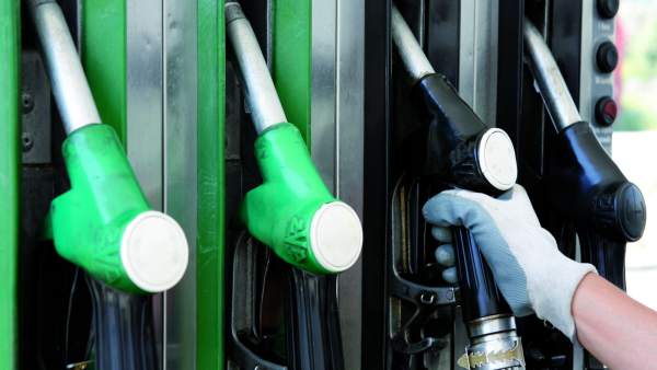 Surtidores en una gasolinera Surtidores en una gasolinera