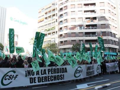 Concentración de afiliados al CSIF en València