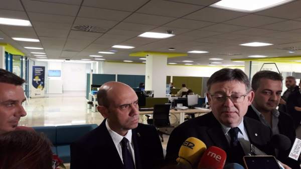 Puig atiende a los medios junto a Echávarri en Alicante Puig atiende a los medios junto a Echávarri en Alicante