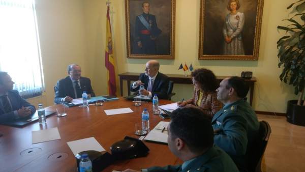 Imagen de la reunión en Delegación de Gobierno. Imagen de la reunión en Delegación de Gobierno.
