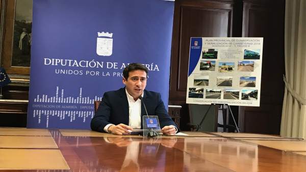 El diputado Óscar Liria durante la presentación del Plan Viario Provincial 2018. El diputado Óscar Liria durante la presentación del Plan Viario Provincial 2018.