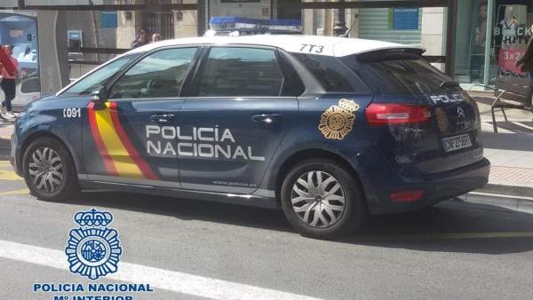 Coche de Policía Nacional en Granada Coche de Policía Nacional en Granada