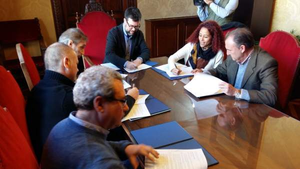 Firma acuerdo entre Cort y sindicatos Firma acuerdo entre Cort y sindicatos