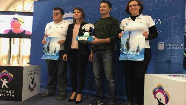 El documental 'Luz azul. Un mar de vida' se proyectará al público este jueves. El documental 'Luz azul. Un mar de vida' se proyectará al público este jueves.
