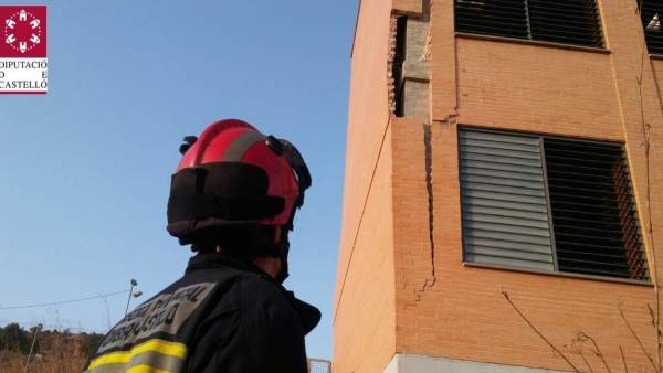 Evacuat un centre de salut de la Vall d'Uixó després de caure part de la façana Evacuat un centre de salut de la Vall d'Uixó després de caure part de la façana