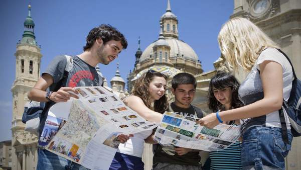 Turistas en Zaragoza Turistas en Zaragoza