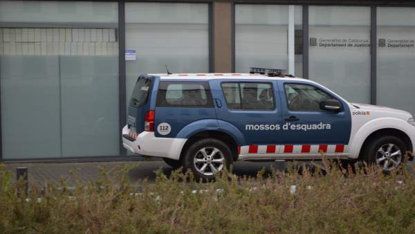 Coche de los Mossos d'Esquadra en los juzgados de Lleida Coche de los Mossos d'Esquadra en los juzgados de Lleida