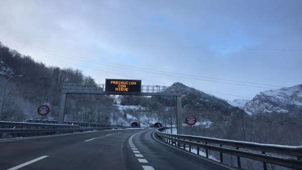 Nieve, Huerna, temporal, carreteras asturianas, invierno, cadenas, autopista Nieve, Huerna, temporal, carreteras asturianas, invierno, cadenas, autopista