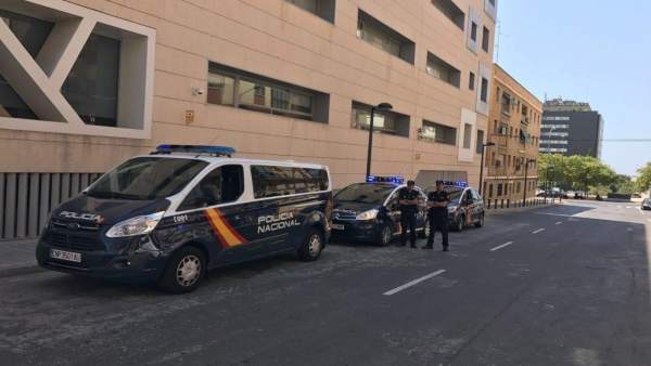 Dos unidades de la Policía Dos unidades de la Policía