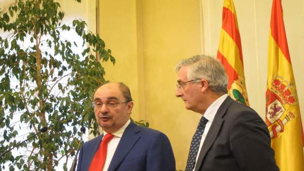 Lambán y Olona, en rueda de prensa este jueves en Zaragoza Lambán y Olona, en rueda de prensa este jueves en Zaragoza