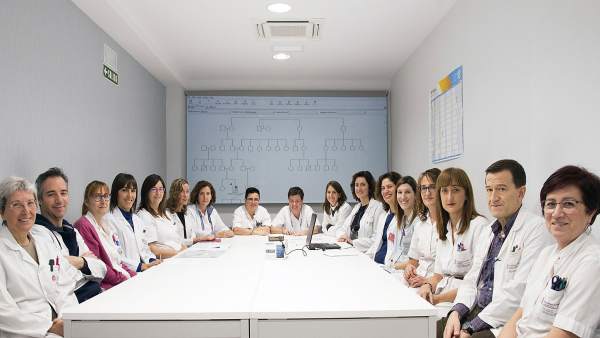 Integrantes del equipo de Genética en la nueva sala de reuniones. Integrantes del equipo de Genética en la nueva sala de reuniones.