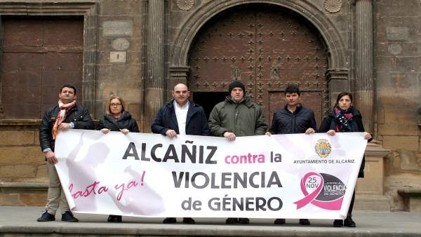 Cinco minutos de silencio por las víctimas de la violencia machista Cinco minutos de silencio por las víctimas de la violencia machista