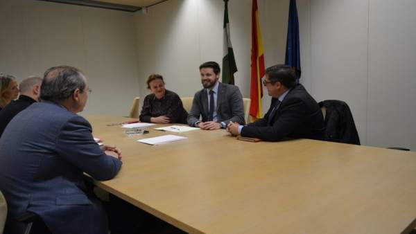 Junta y Endesa abordan los cortes de luz en municipios Junta y Endesa abordan los cortes de luz en municipios