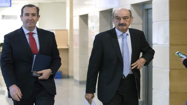 El consejero y el director de Vivienda presentan el decreto de ayudas al alquile El consejero y el director de Vivienda presentan el decreto de ayudas al alquile