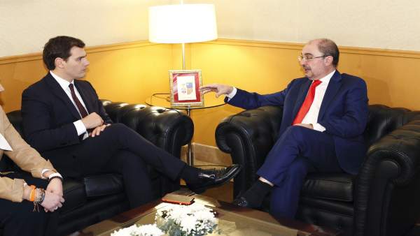 Lambán ha mantenido hoy una reunión con Albert Rivera Lambán ha mantenido hoy una reunión con Albert Rivera