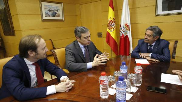 11:00.- Gobierno De Cantabria.
El Presidente De Cantabria, Miguel Ángel Revilla
11:00.- Gobierno De Cantabria.
El Presidente De Cantabria, Miguel Ángel Revilla