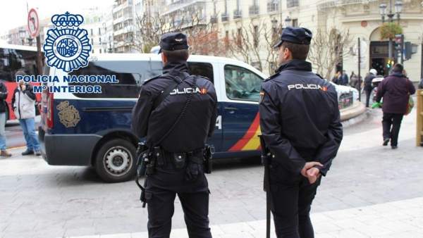 Agentes de Policía Nacional en el centro de la capital Agentes de Policía Nacional en el centro de la capital